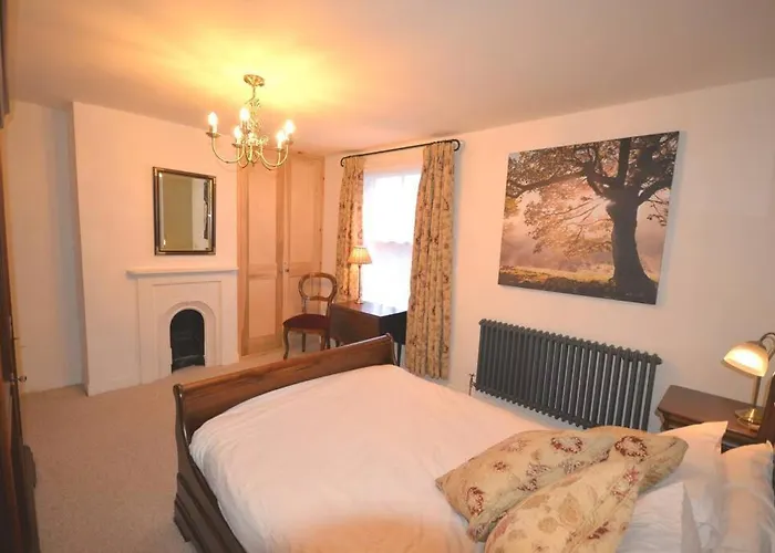 Delightful Cottage In Sandwich - One Bedroom