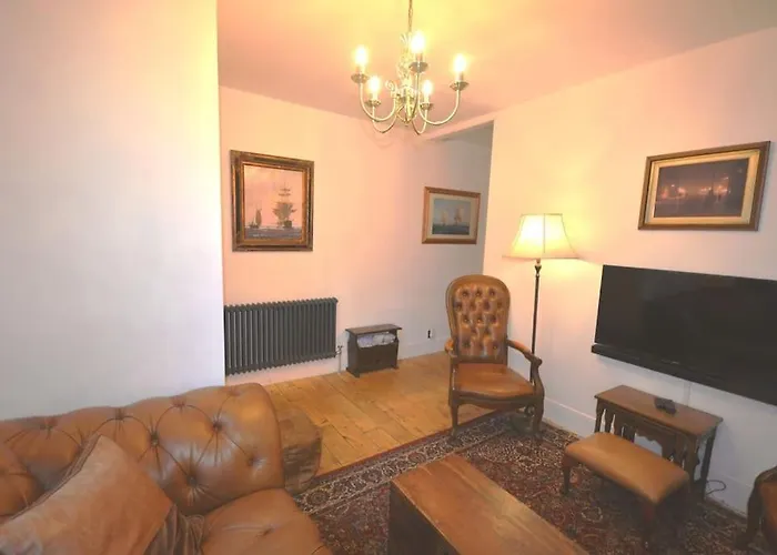 Delightful Cottage In Sandwich - One Bedroom