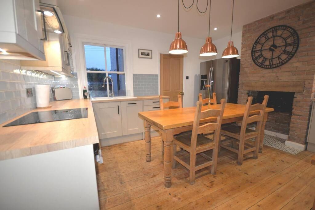 Delightful In - One Bedroom Sandwich