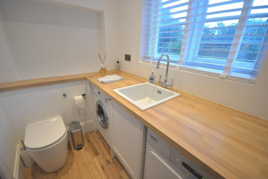 Delightful In - One Bedroom Sandwich
